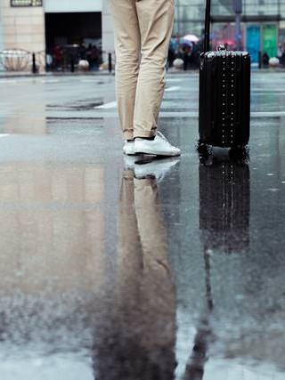  标题，抵押车电池定位，技术、法律与隐私的交汇点